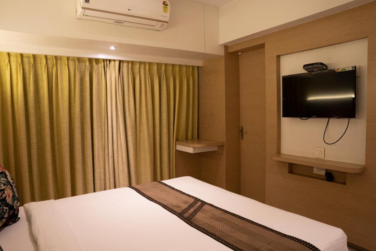 נאווי מומבאי Gold Crest Business Hotel מראה חיצוני תמונה