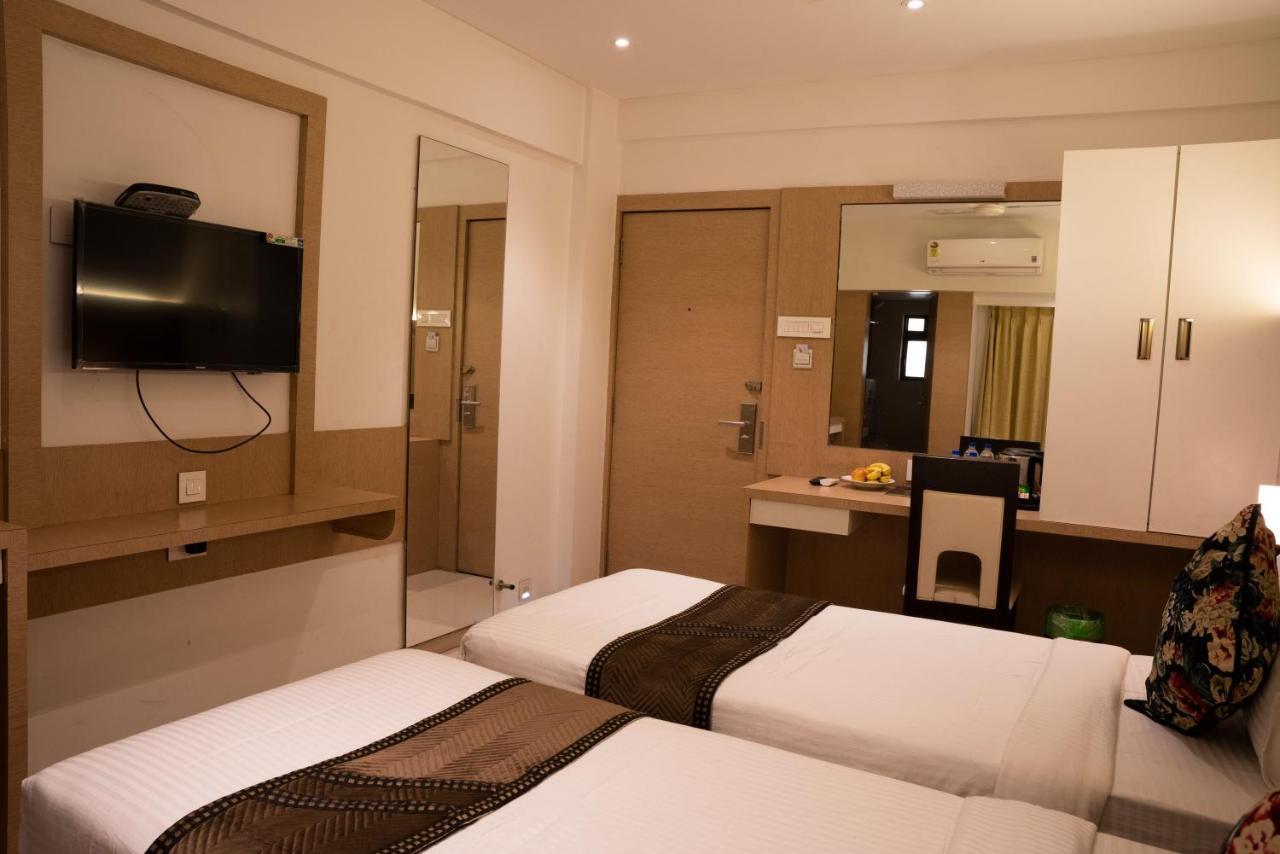 נאווי מומבאי Gold Crest Business Hotel מראה חיצוני תמונה