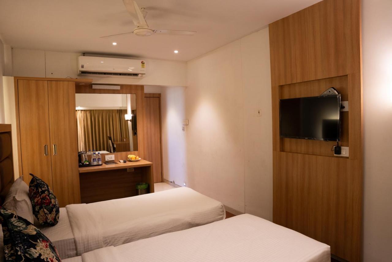 נאווי מומבאי Gold Crest Business Hotel מראה חיצוני תמונה
