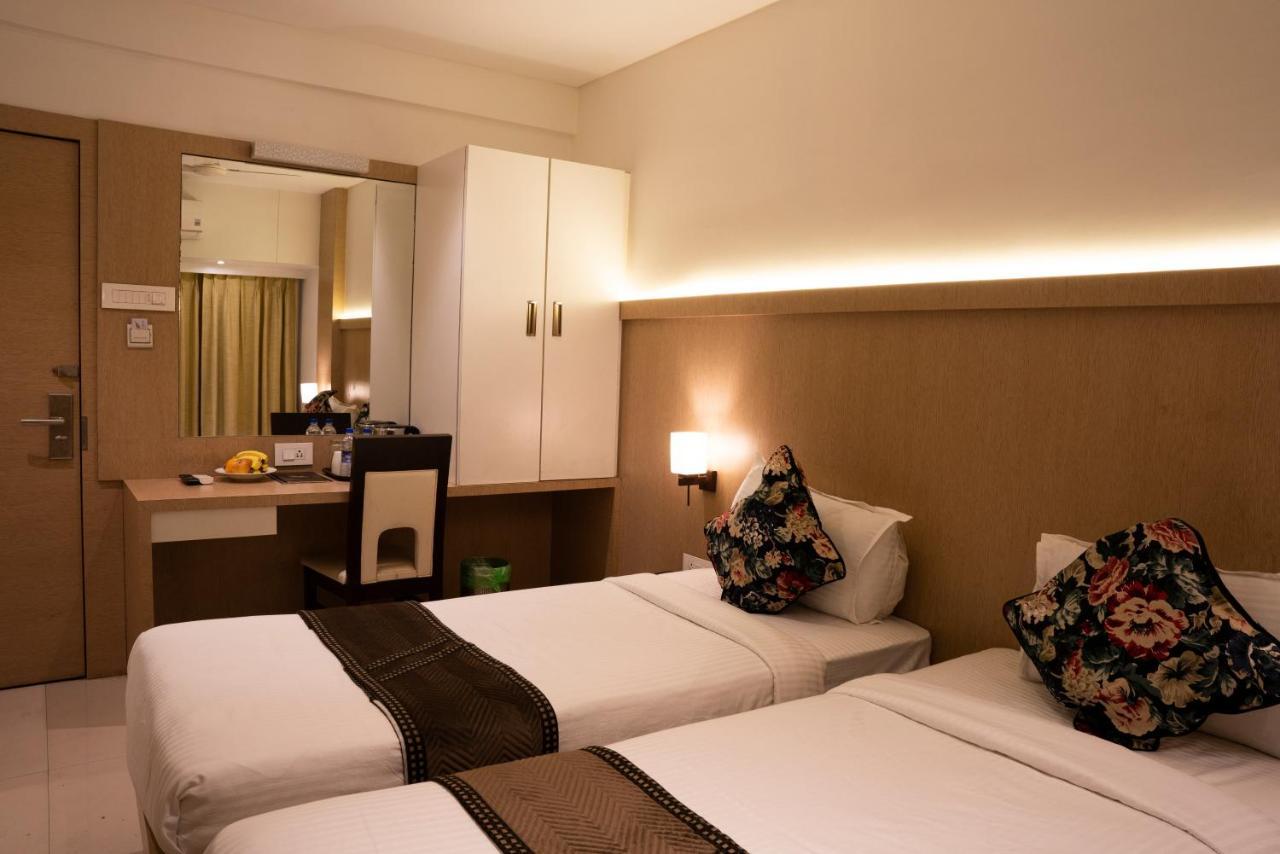 נאווי מומבאי Gold Crest Business Hotel מראה חיצוני תמונה