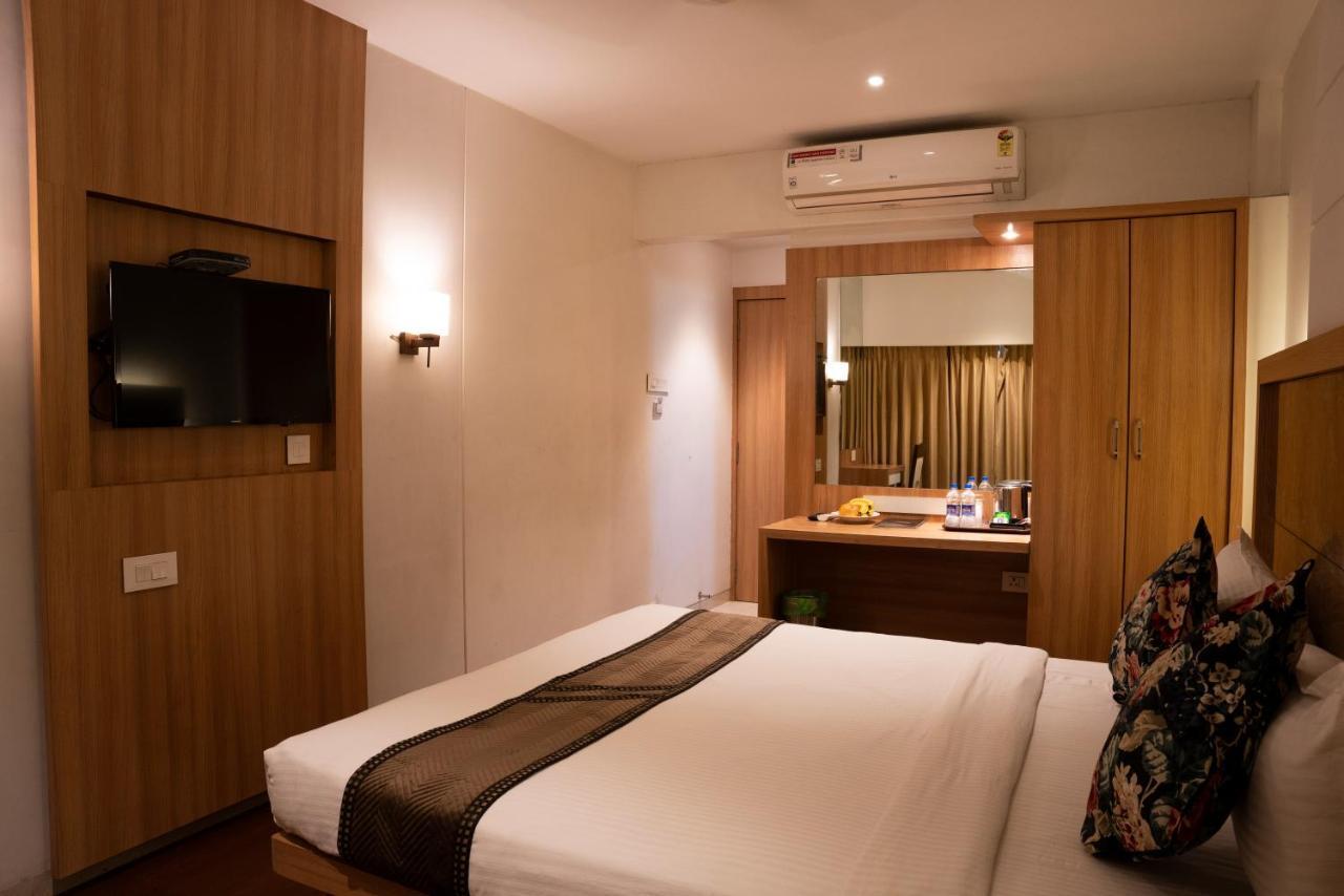 נאווי מומבאי Gold Crest Business Hotel מראה חיצוני תמונה