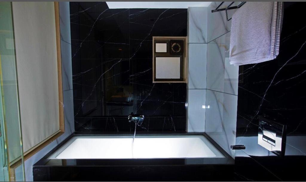 נאווי מומבאי Gold Crest Business Hotel מראה חיצוני תמונה