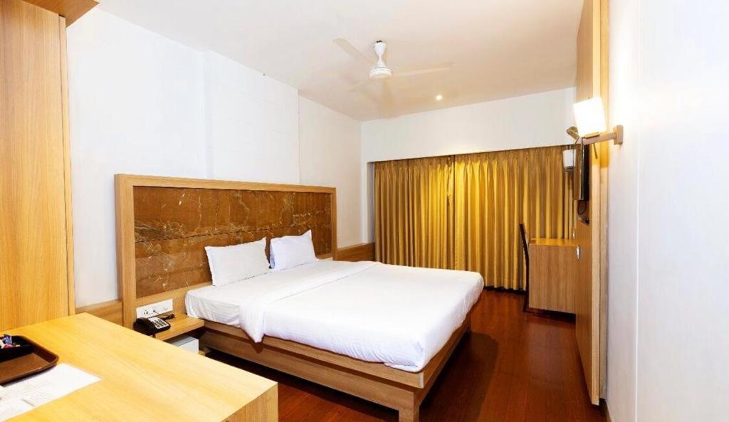 נאווי מומבאי Gold Crest Business Hotel מראה חיצוני תמונה